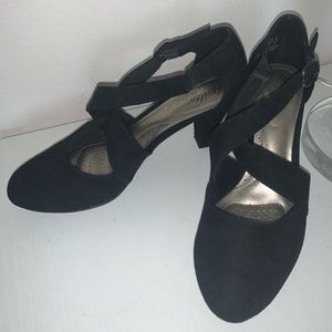 Super cute and comfy black heels👠🖤